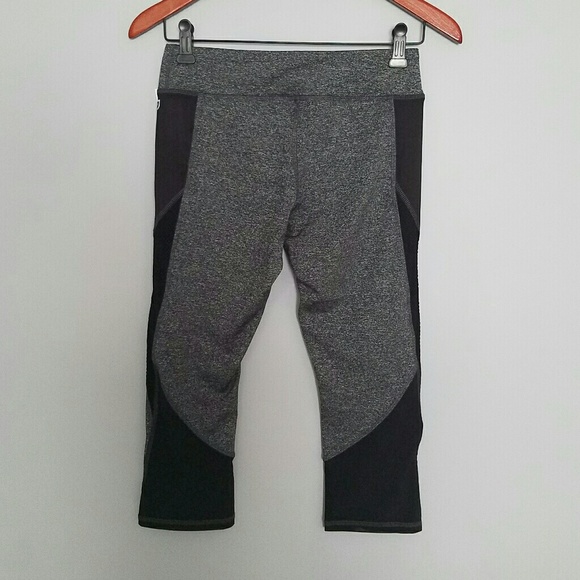 Popular Basics NEW Mesh Panel Cropped Workout Leggings Size S - Picture 4 of 8